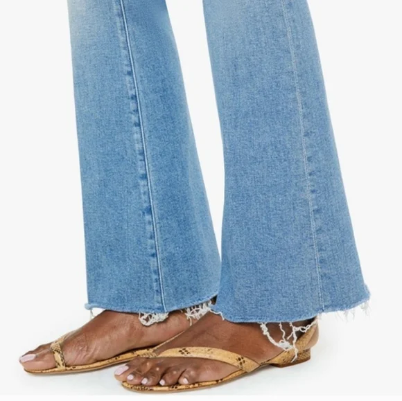 MOTHER The Weekender Fray in Glow Up Light Wash Flared Stretchy Ladies 30 EUC - Picture 6 of 11